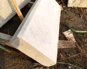 維護(hù)水泥路邊石受損的要點是什么